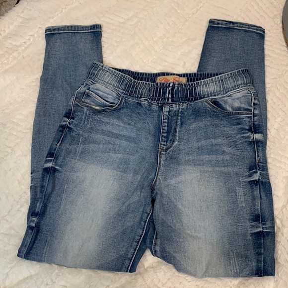 Elite Jeans Pullon with Elastic Waist. NWOT. Acid Washed in Size 5/6. - Picture 1 of 6